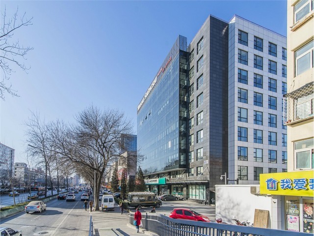 400万大卡中央空调主管道过滤器清洗